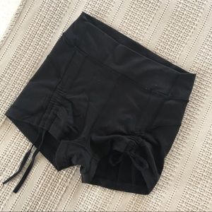 Lululemon front scrunch tie shorts🦋